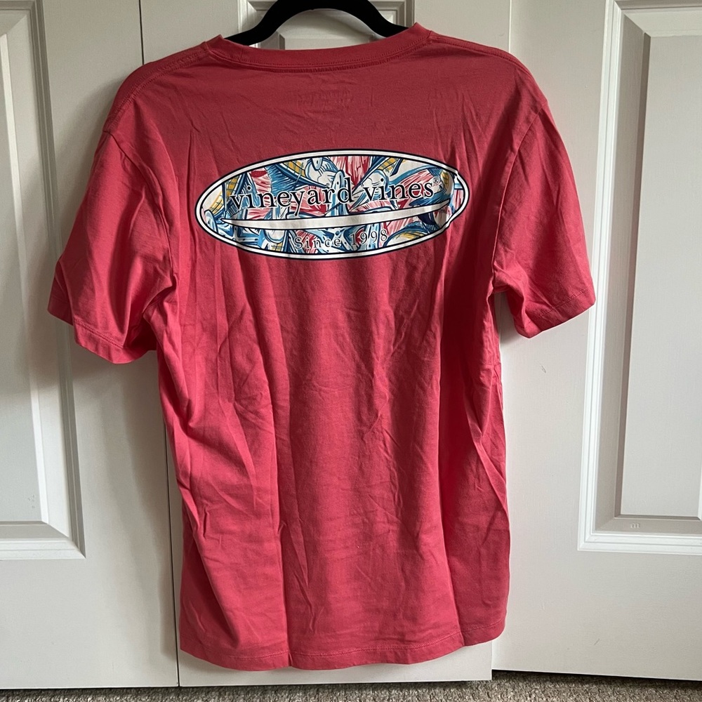 Mens XS Vineyard Vines Red Surfboard Logo Tshirt